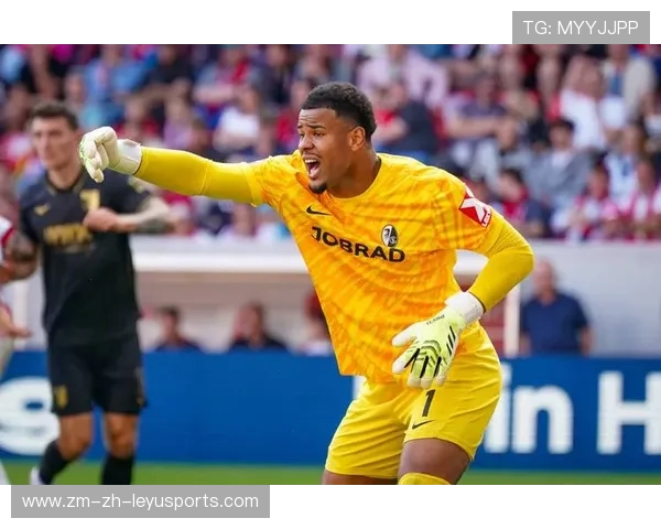 弗赖堡内部赛中堂安律连续完成反抢，成为亮点